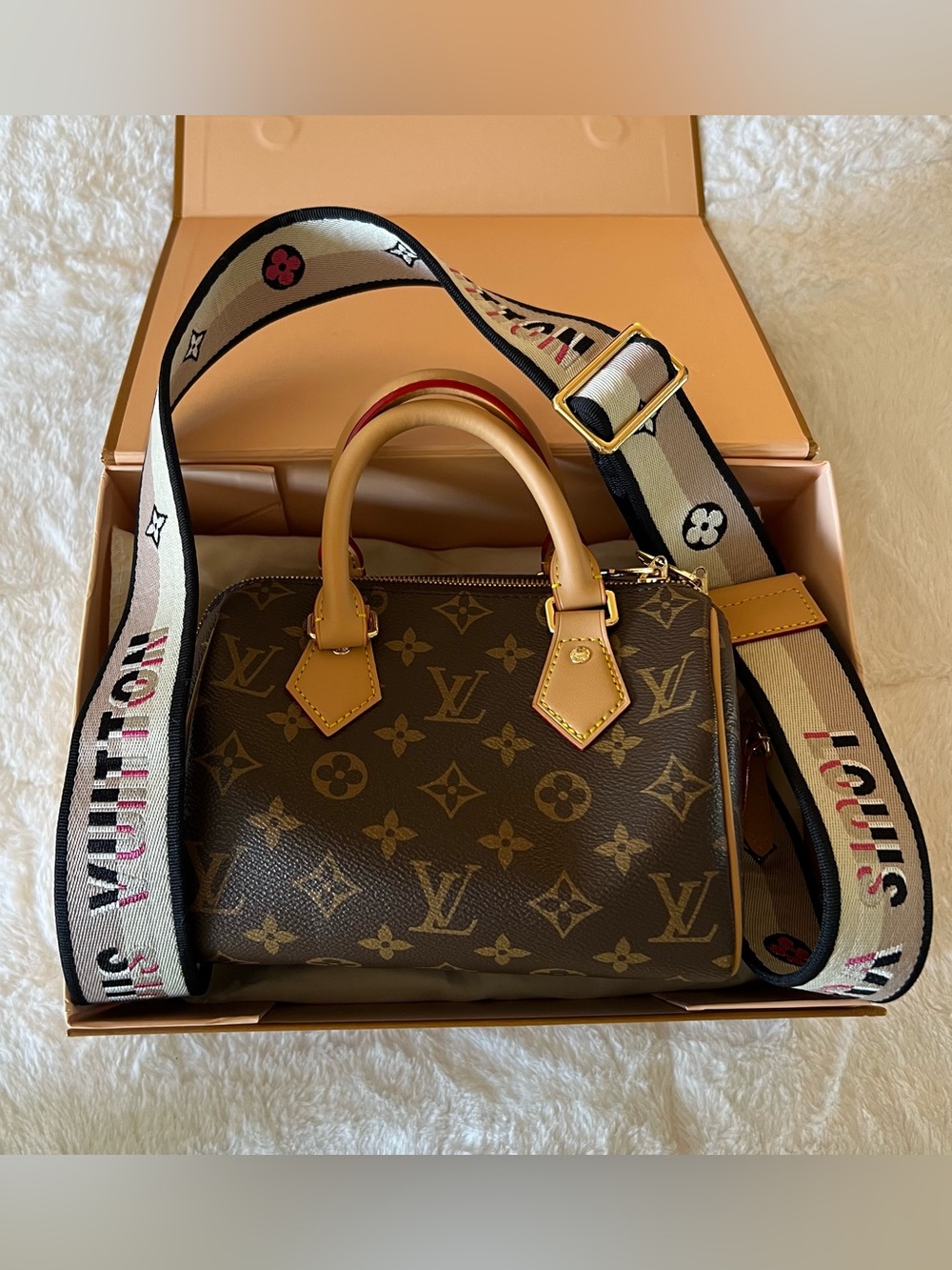 LV speedy 20 bandolier! PLS READ THE DESCRIPTION!!
